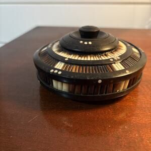 ANTIQUE VINTAGE PORCUPINE QUILL WOOD EBONY CARVED BOX W/ LID SHRI LANKA